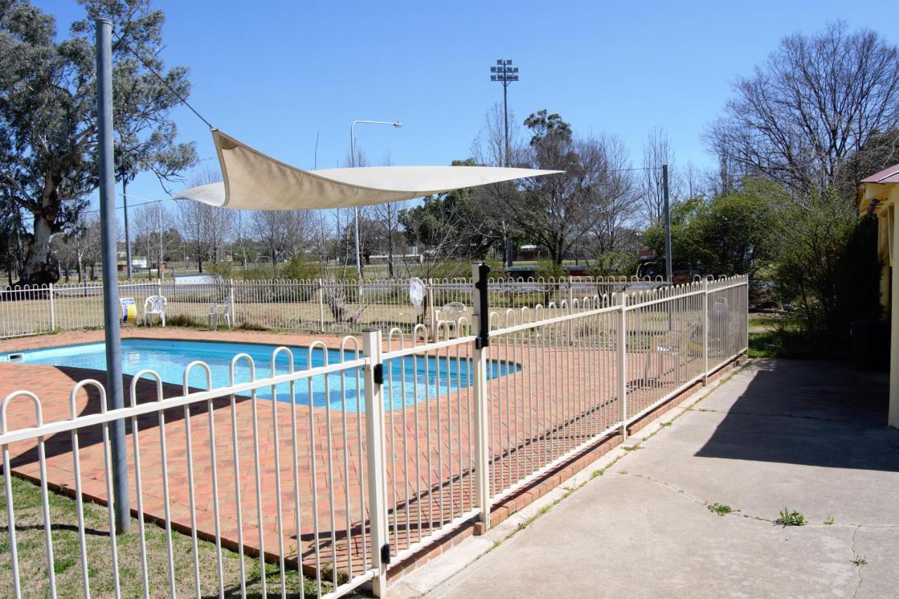Civic Motor Inn Cowra Exteriör bild