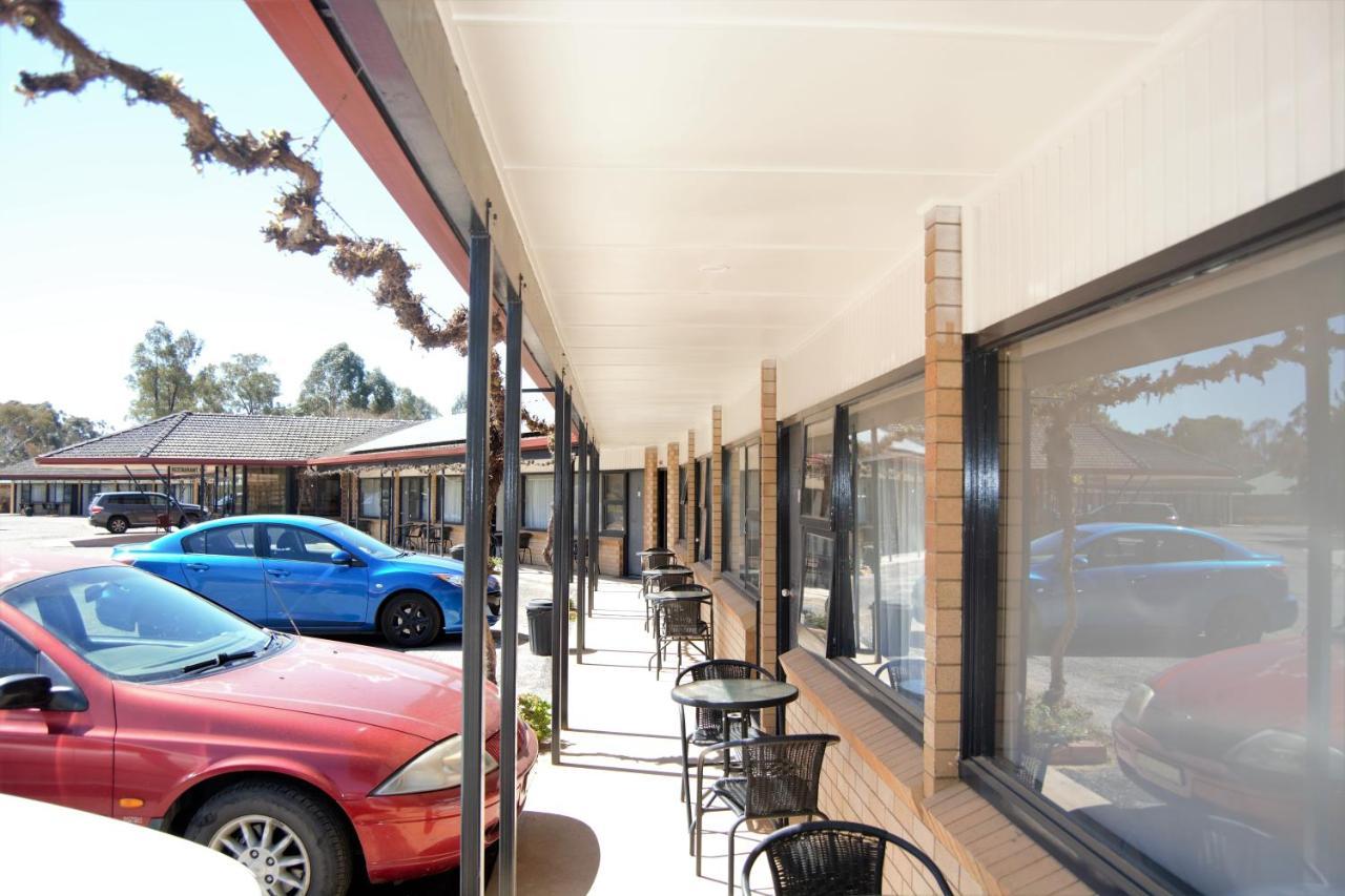 Civic Motor Inn Cowra Exteriör bild